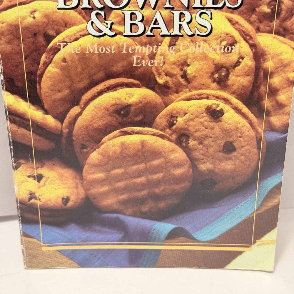 Cookbook Cookies Pillsbury Brownies Choc Chip Baking Bake Book VTG Retro Decor